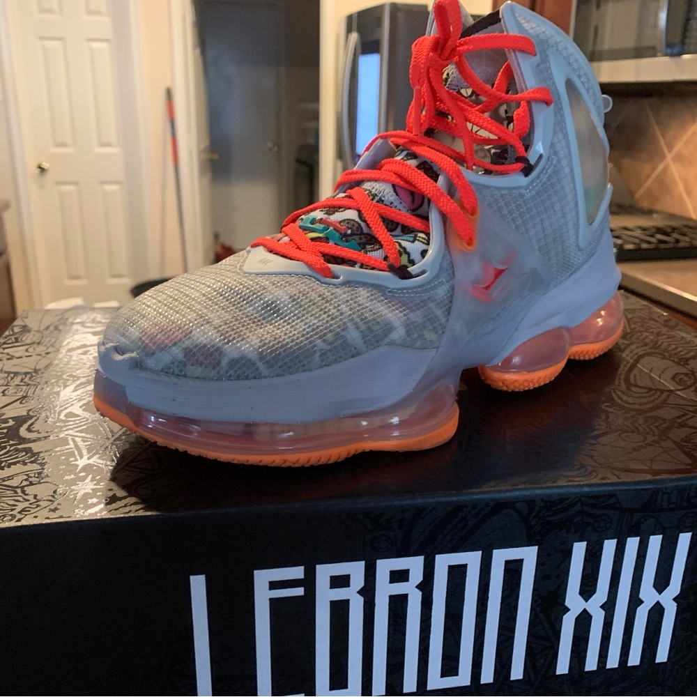 Men’s Nike LeBron 19
